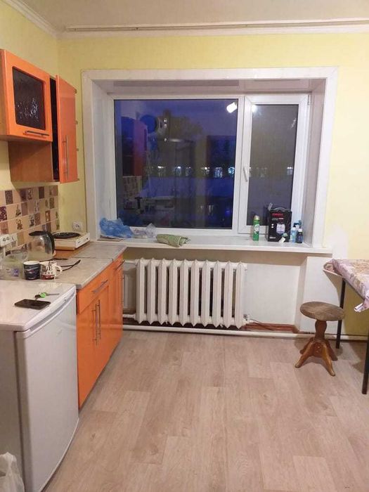 Продам 2 комнаты в общежитии, центр, 2 этаж