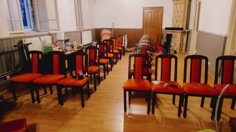 Vând scaune lemn masiv