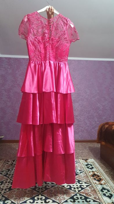 Платье на выпусной б/у