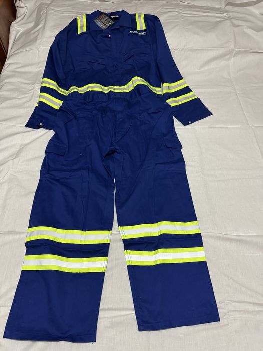 Salopeta de lucru noua cu eticheta