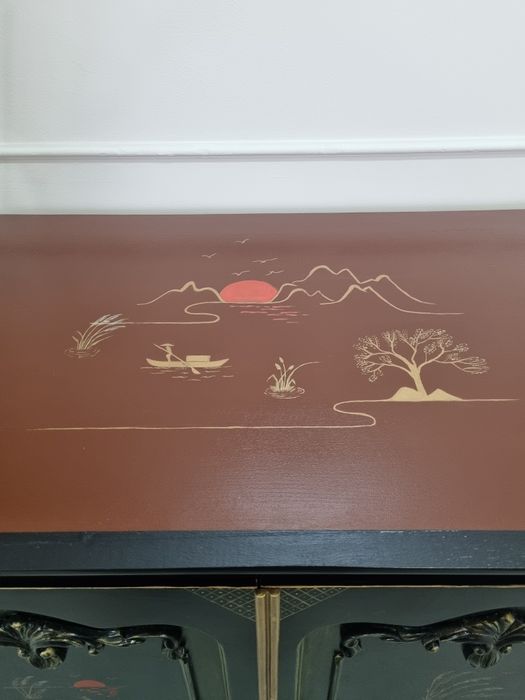 Винтажный шкаф для интерьера