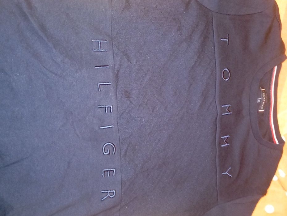 Vând Tricou Tommy Hilfiger