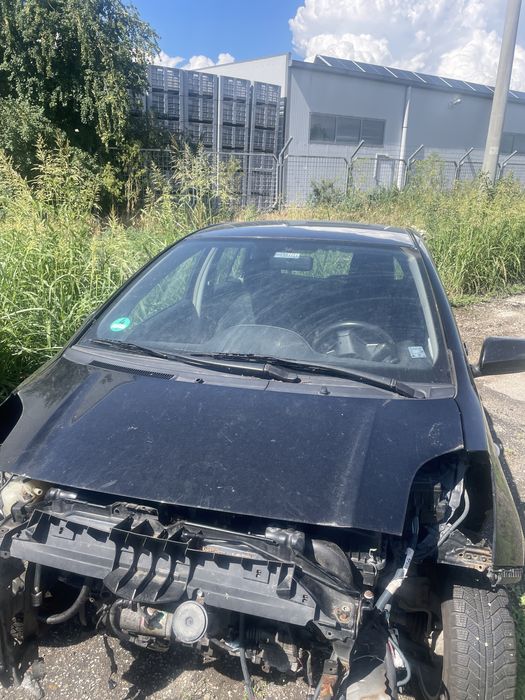 Тойота ярис1.4 автоматик2006