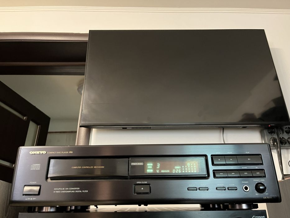 Cd-player Onkyo DX-7011 impecabil