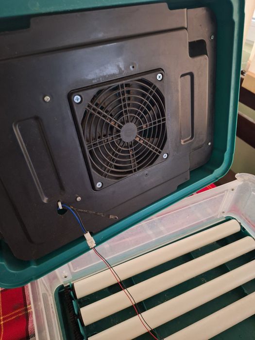 Автоматичен инкубатор