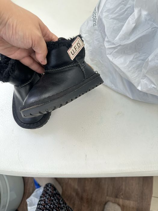 Продам угги для ребенка