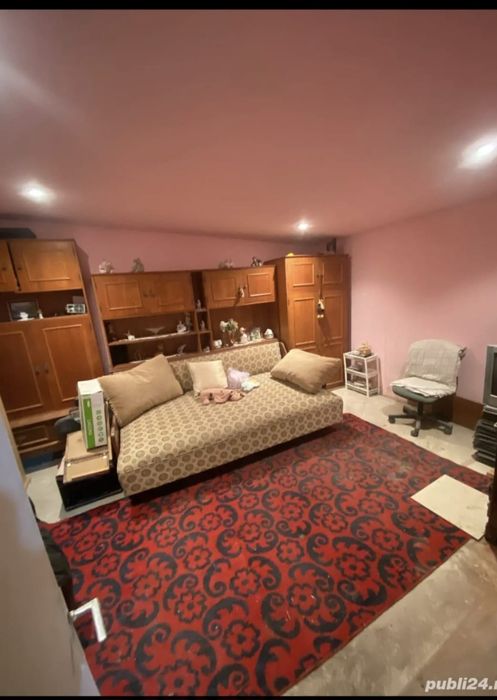 Vând  casa cu gradina