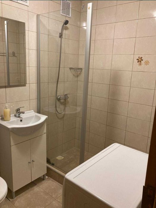 Inchiriez garsoniera strada Lorena