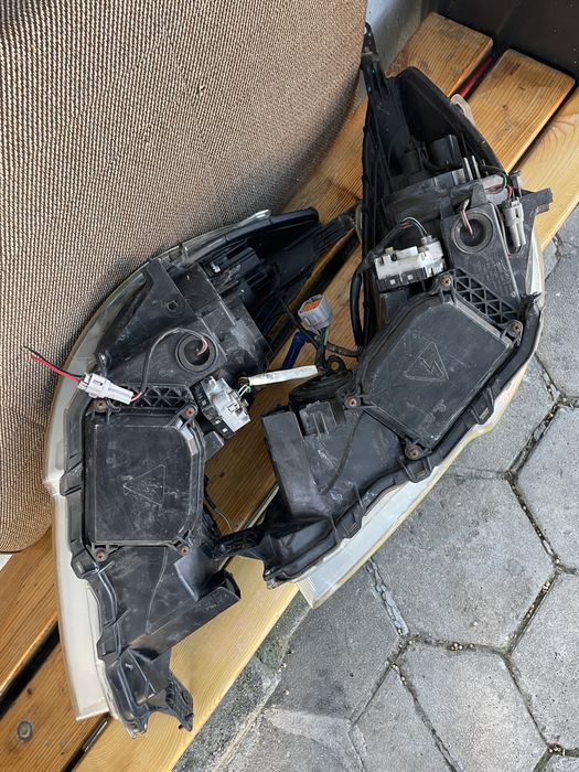 Оригинални фарове за субару outback / Legacy оборудвани ксенон