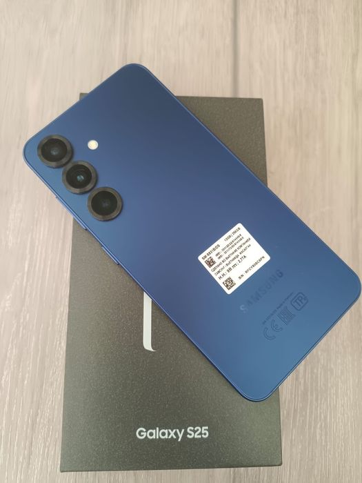 Срочно продам самсунг S25 на 12/256