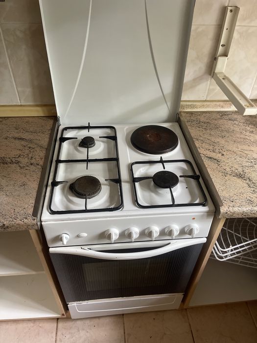 Продам газовую электро плиту
