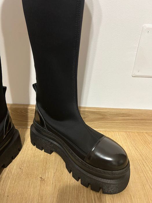 Vând cizme până la genunchi, nepurtate