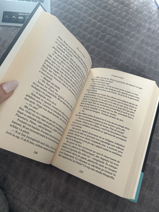 Crângul de alun de Melissa Albert