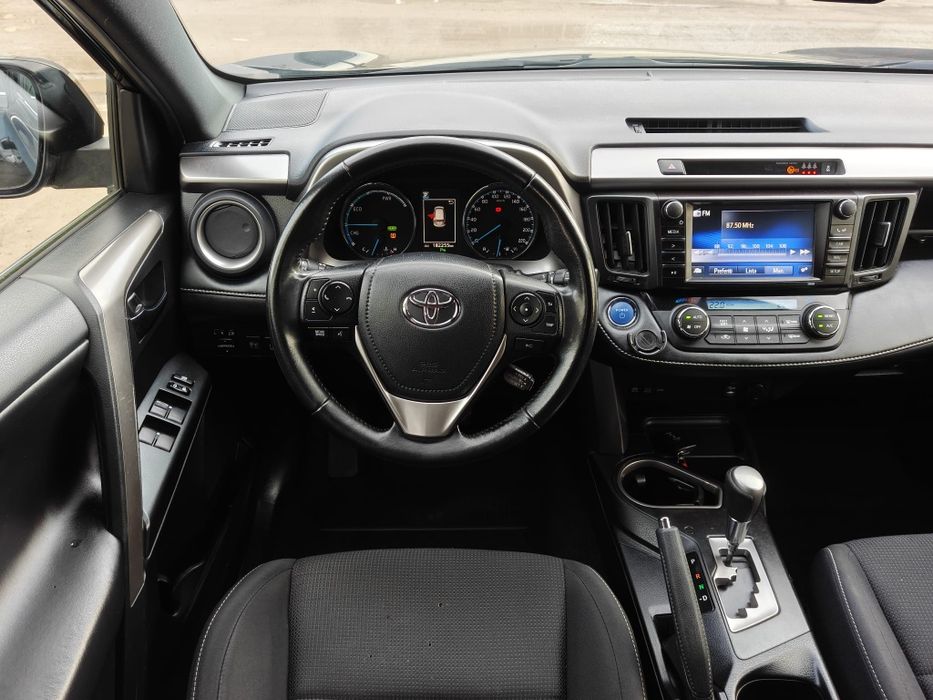 Toyota Rav4/2018 E6/2,5 Hybrid/Automată ecvt/4×4 Permanent/Istoric Reprezentantă