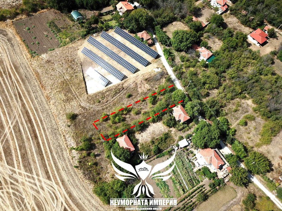 Продавам парцел УПИ с постройки 23кв.м. с 993кв двор село Ахматово