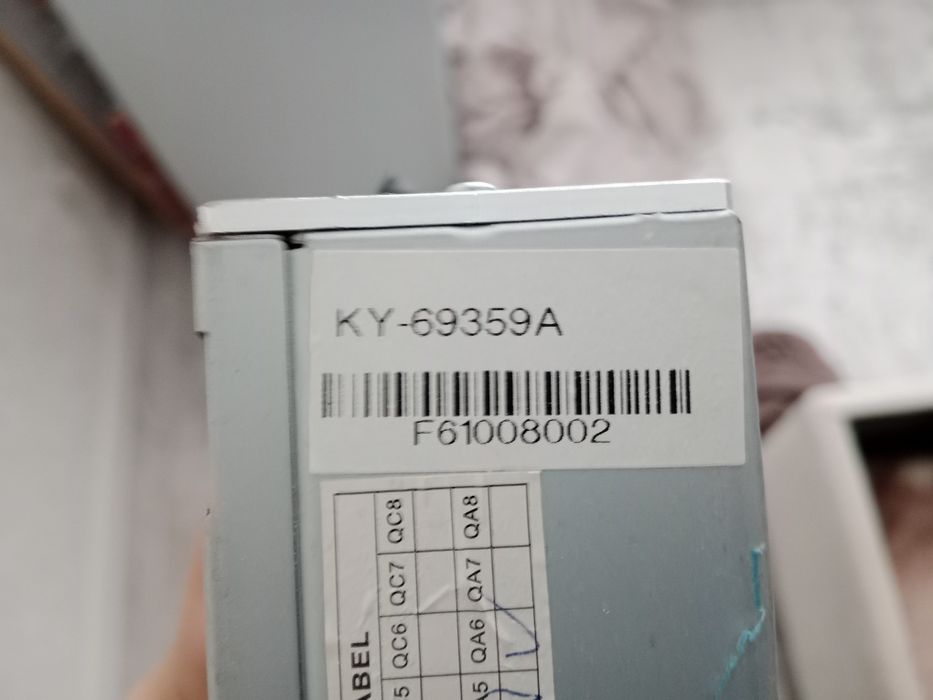 Продам оригиную магнитолу