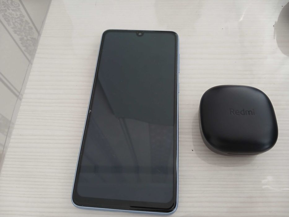 Продам смартфон Samsung и наушники, б/у