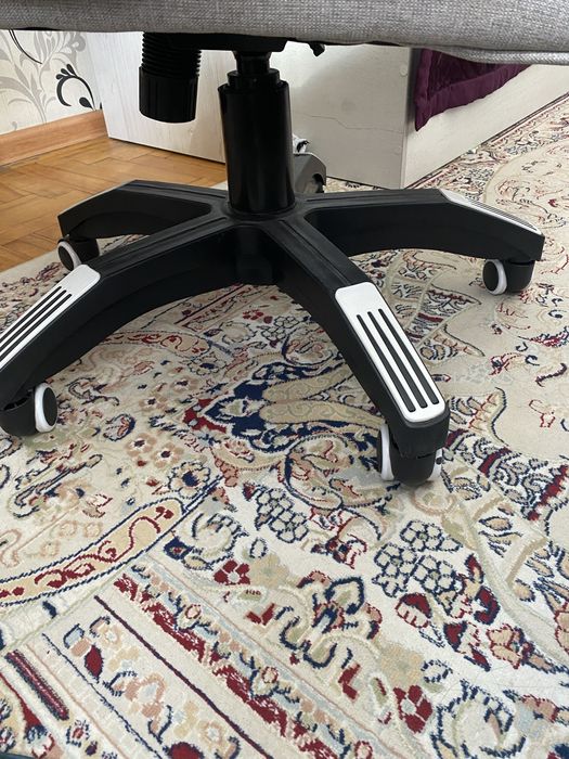 Продам кресло качественное