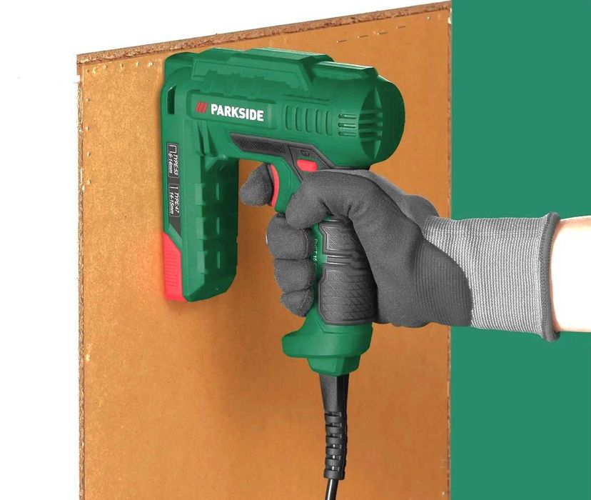 Aparat de aplicat CUIE si CAPSE, profesional, CAPSATOR ELECTRIC la priza, putere 70 W, nou sigilat, realizat in Germania pentru tamplarie si tapiterie