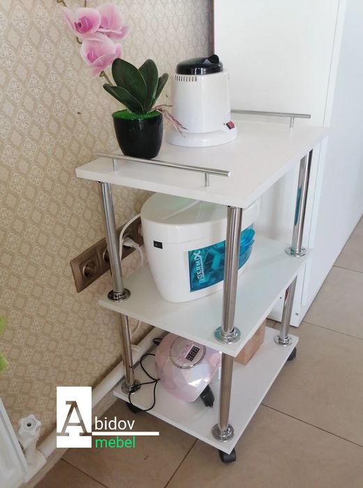 Этажерка парикмахерская с полками для хранения на колесах