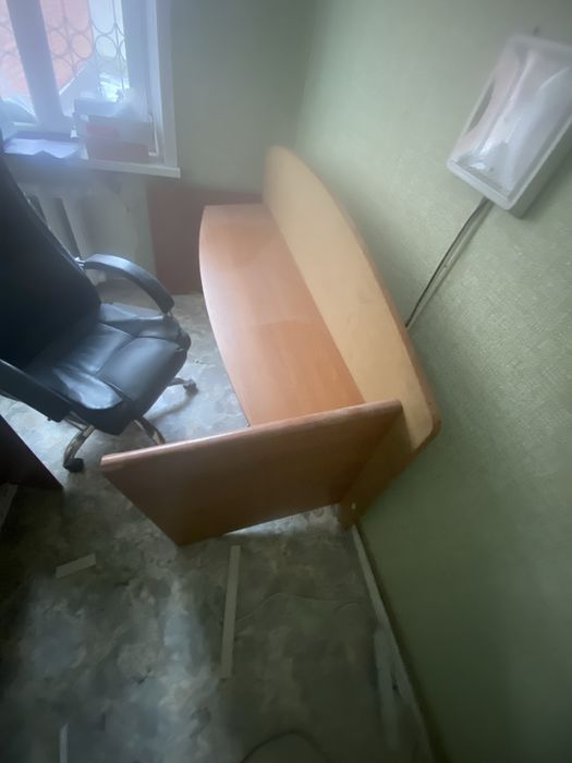 Шкаф,стол деревянные