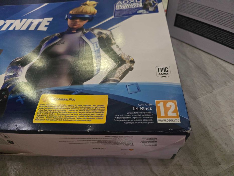 PlayStation 4 Pro 1 tb с допълнителен джойстик