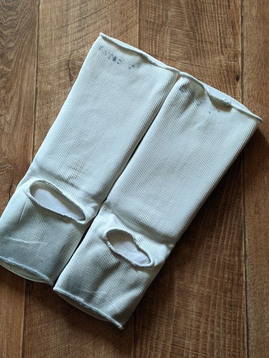 Накладки на ноги и шингарды, белые