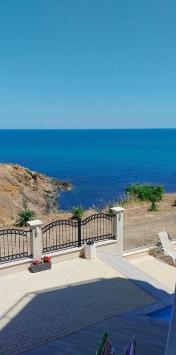 Уютен дом на брега на морето с уникална гледка