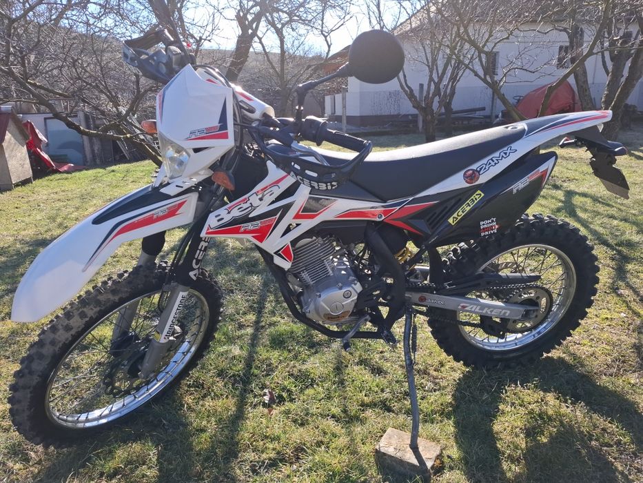 Vând motocicleta BETA