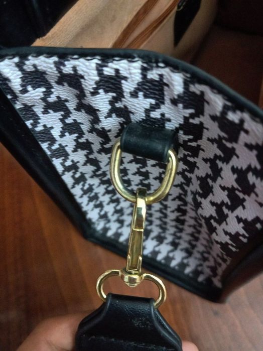 Brendviy sumka judayam arzon narxda katta 22 ili 23 sm ciqadi