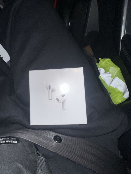Продам AirPods 3