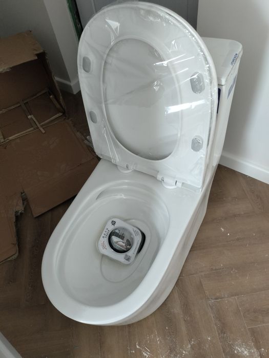Унитаз новый кең