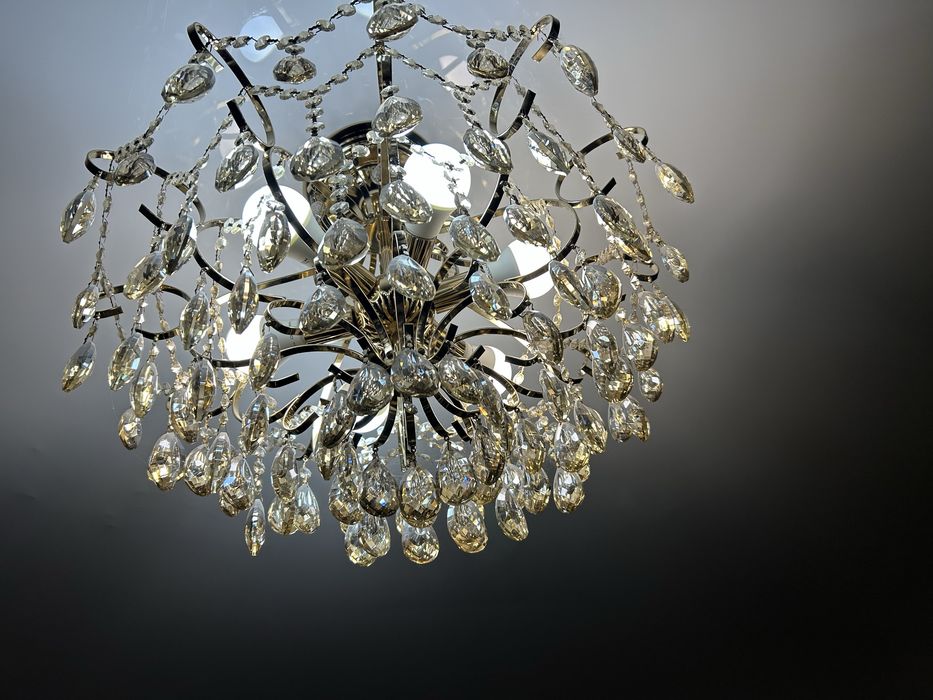 Продается Хрустальная люстра