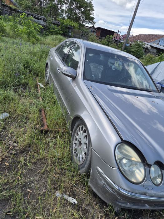 Dezmembrez Mercedes E Class