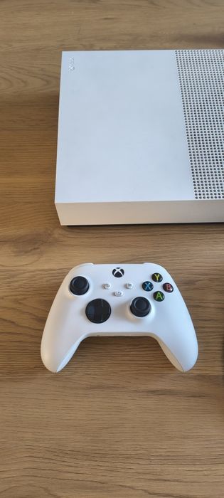 Xbox One S / 1 TB