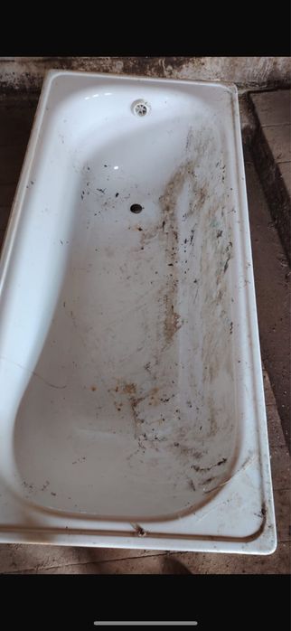 Ванна чугунная.