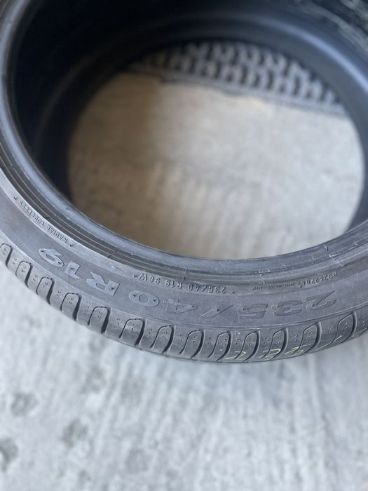 2x 235 40 19 Pirelli Cinturato P7