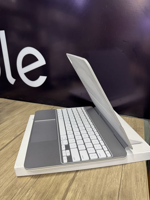 Prodam Apple MagicKeyboard 13 M4 M5