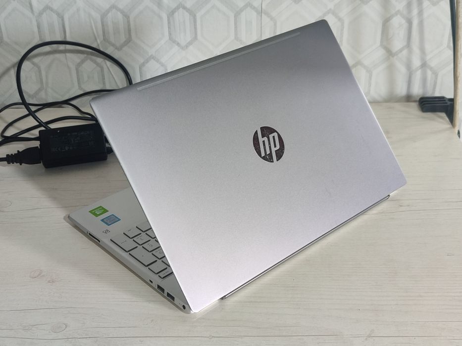 HP Pavilion 15, core i7-8565U