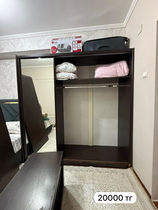 Продам все мебель стол шкаф