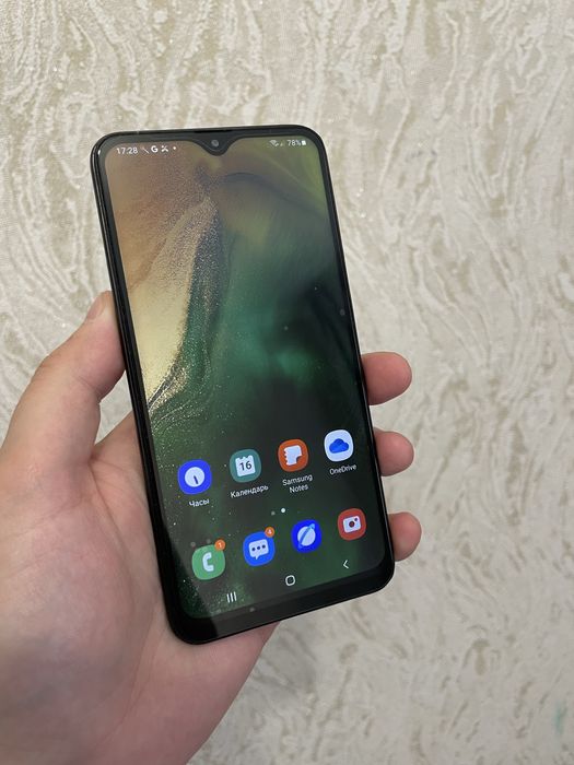 Продам Samsung A10.