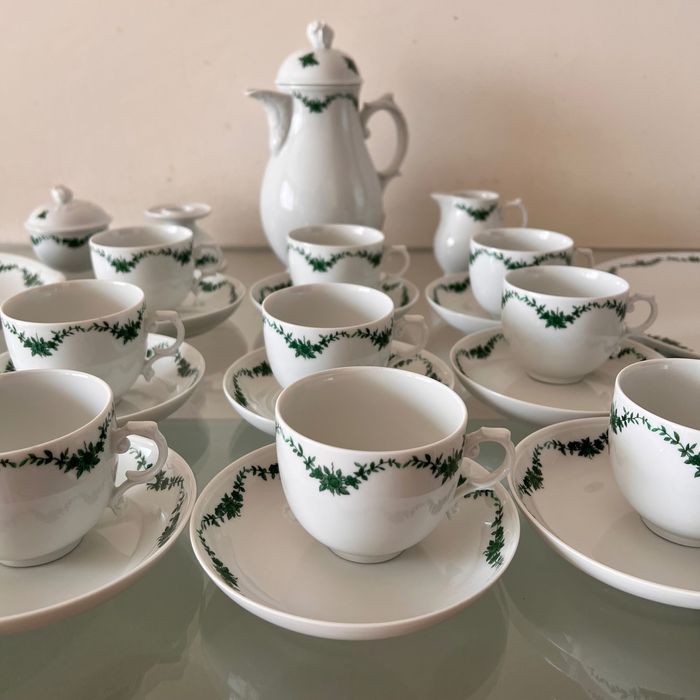 Alt Fürstenberg “Schlossgarten – Grüne Ranke” – кафе сервиз за 9 души