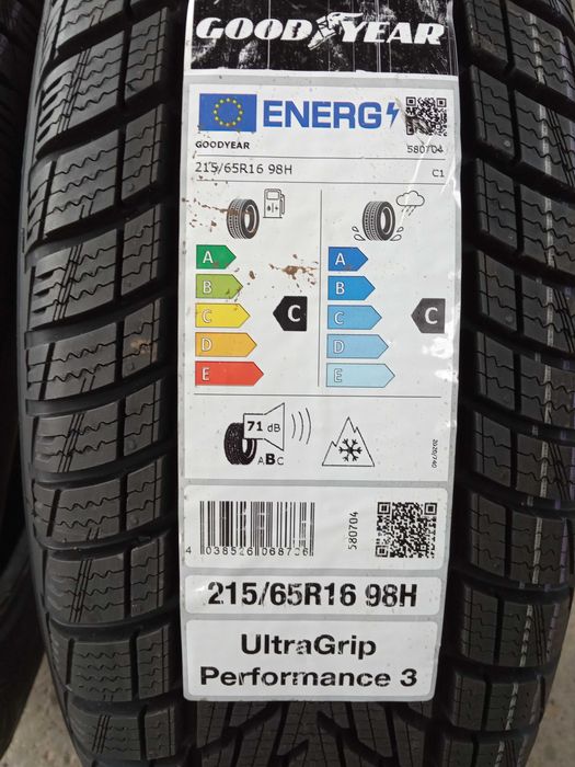 2 Нови зимни гуми 215/65R16 Goodyear UG Perform 3 98H DOT3424 Germany