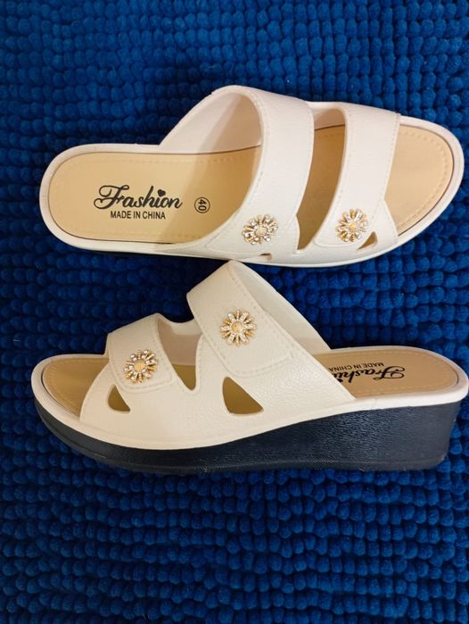 Продам женские шлепанцы