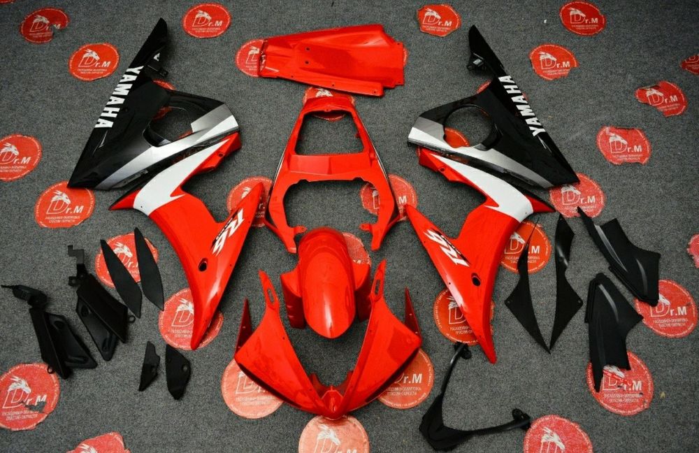 Продам Yamaha r6 полный комплект пластика