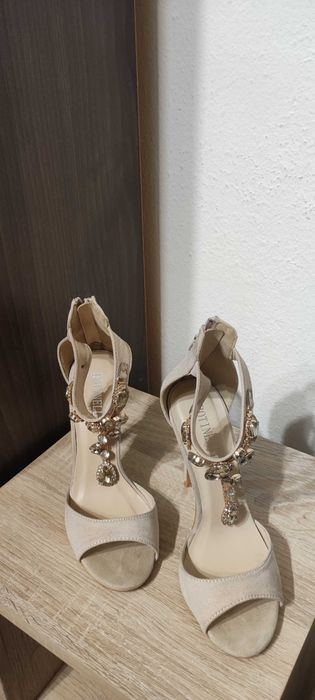 Елегантни дамски токчета в