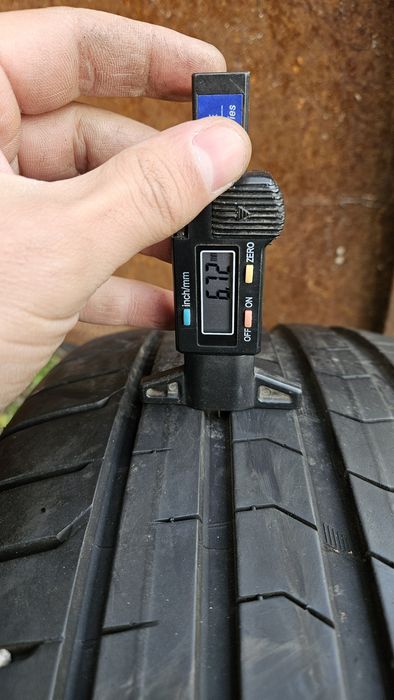 2бр гуми 235 45 17 вредещайн vredestein