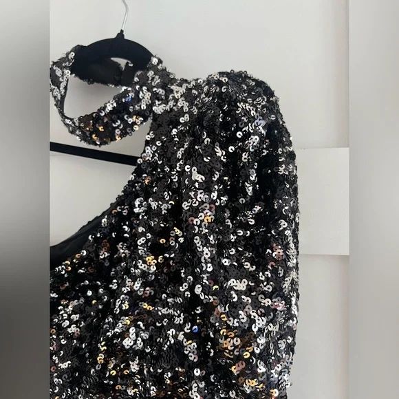 Платье Zara в пайетках