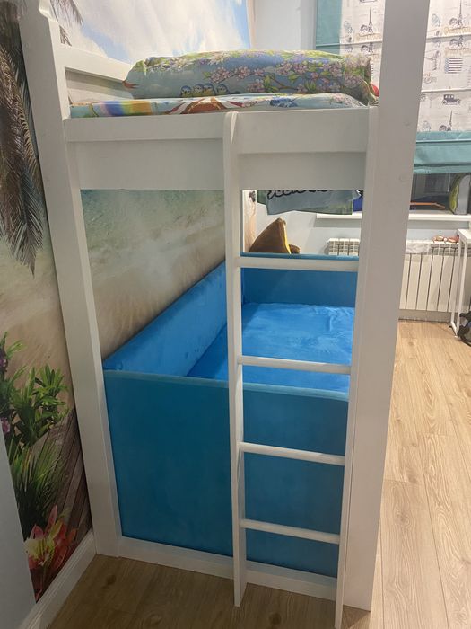 Двухъярусная кровать