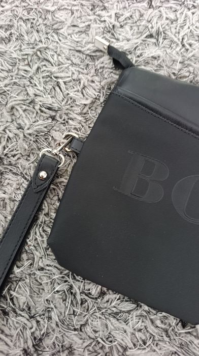 Hugo Boss нова чанта за ръка/под рамо клъч
